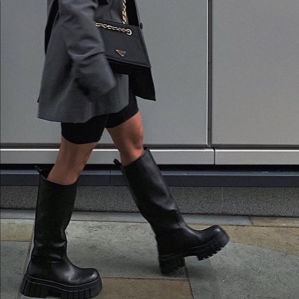 🌺☀️HP☀️🌺 𝐋𝐀𝐒𝐓 𝗡𝗪𝗧 𝗭𝗮𝗿𝗮 • High Shaft Treaded Sole Boots - Picture 8 of 17